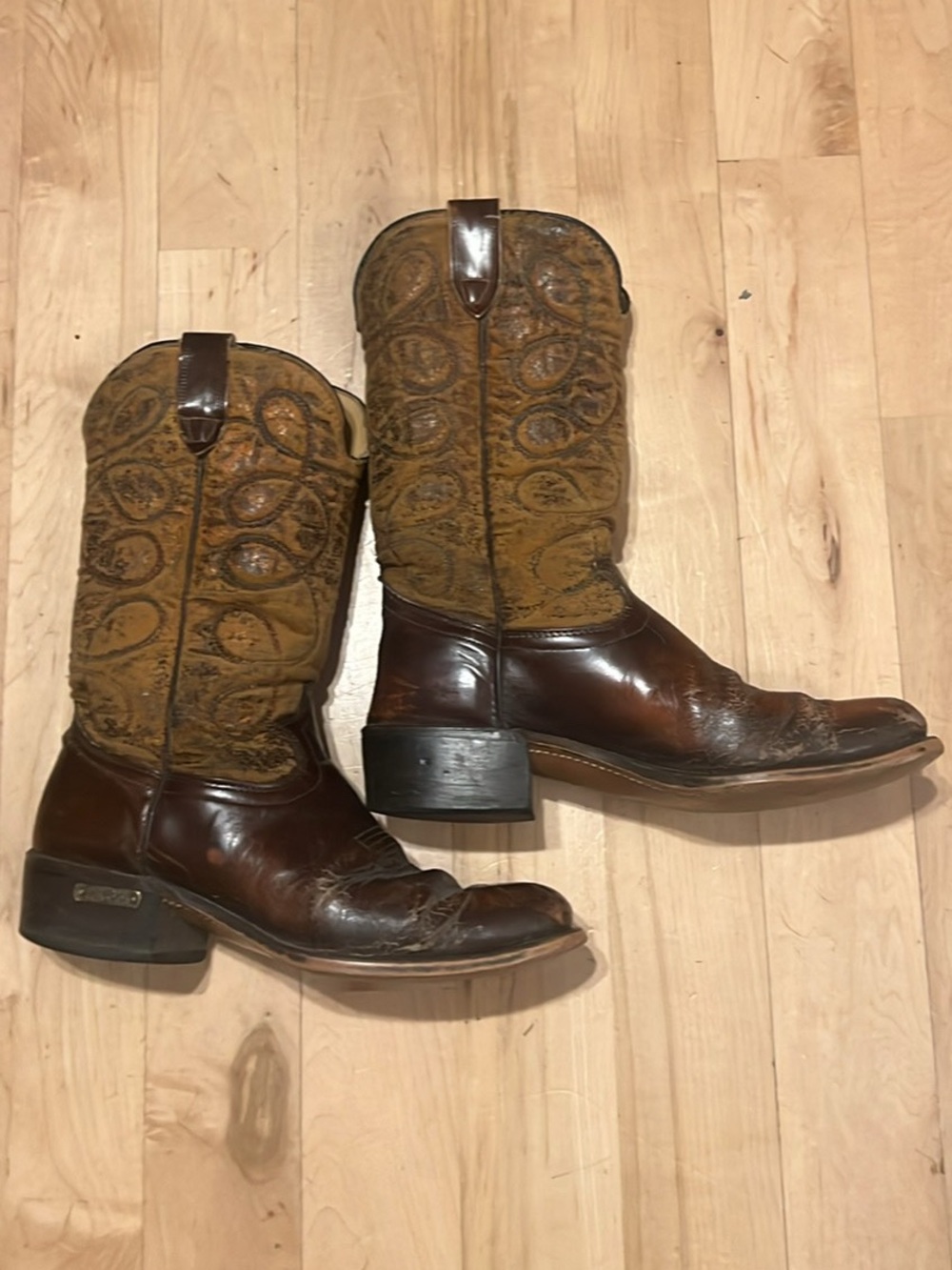 Men’s Laredo western cowboy boot size 10 fits like 9.5